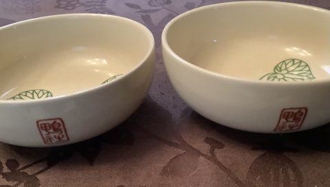お茶碗は一口とかひと組み　と数えるそうで、2器は間違いですが。